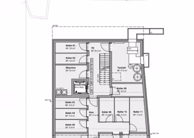 Grundriss eines Kellers mit Technikraum, Waschküche und mehreren Lagerräumen, inklusive Treppenhaus und Flur.